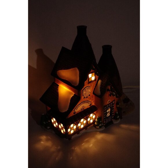 Department 56 Dickens' Village Royal Staffordshire Porcelains Lighted #58481 - Picture 6 of 10